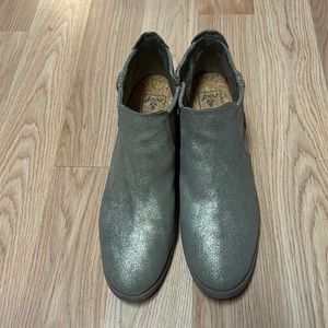 Reef voyage gold ankle booties